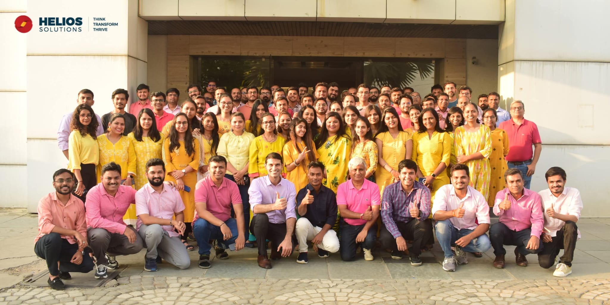 Équipe d'ingénierie SwissHelios au bureau partenaire de Vadodara
